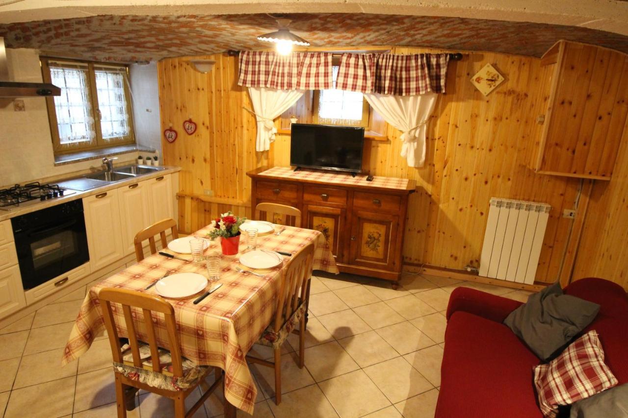L'Ermellino Bilocale In Centro - Affitti Brevi Italia Brusson Exterior foto