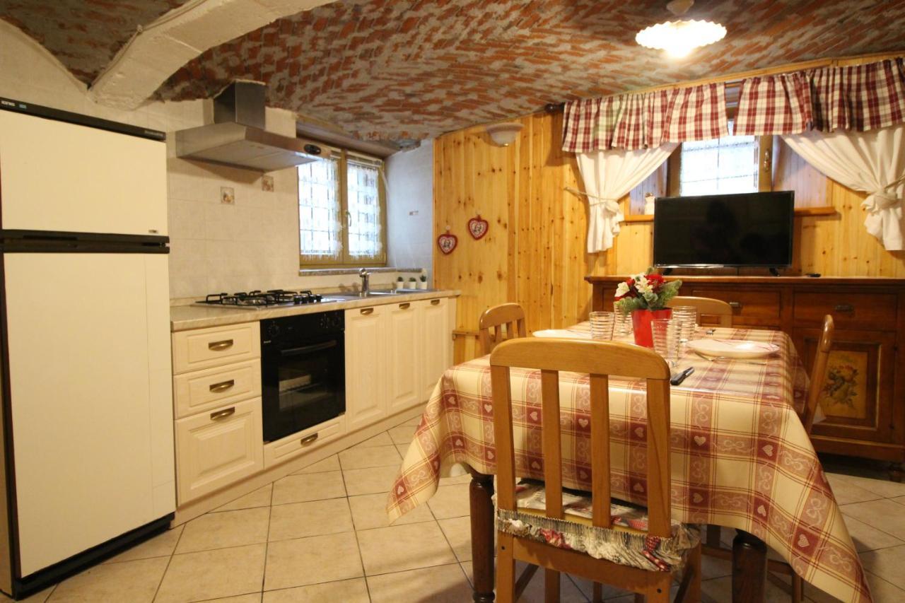 L'Ermellino Bilocale In Centro - Affitti Brevi Italia Brusson Exterior foto